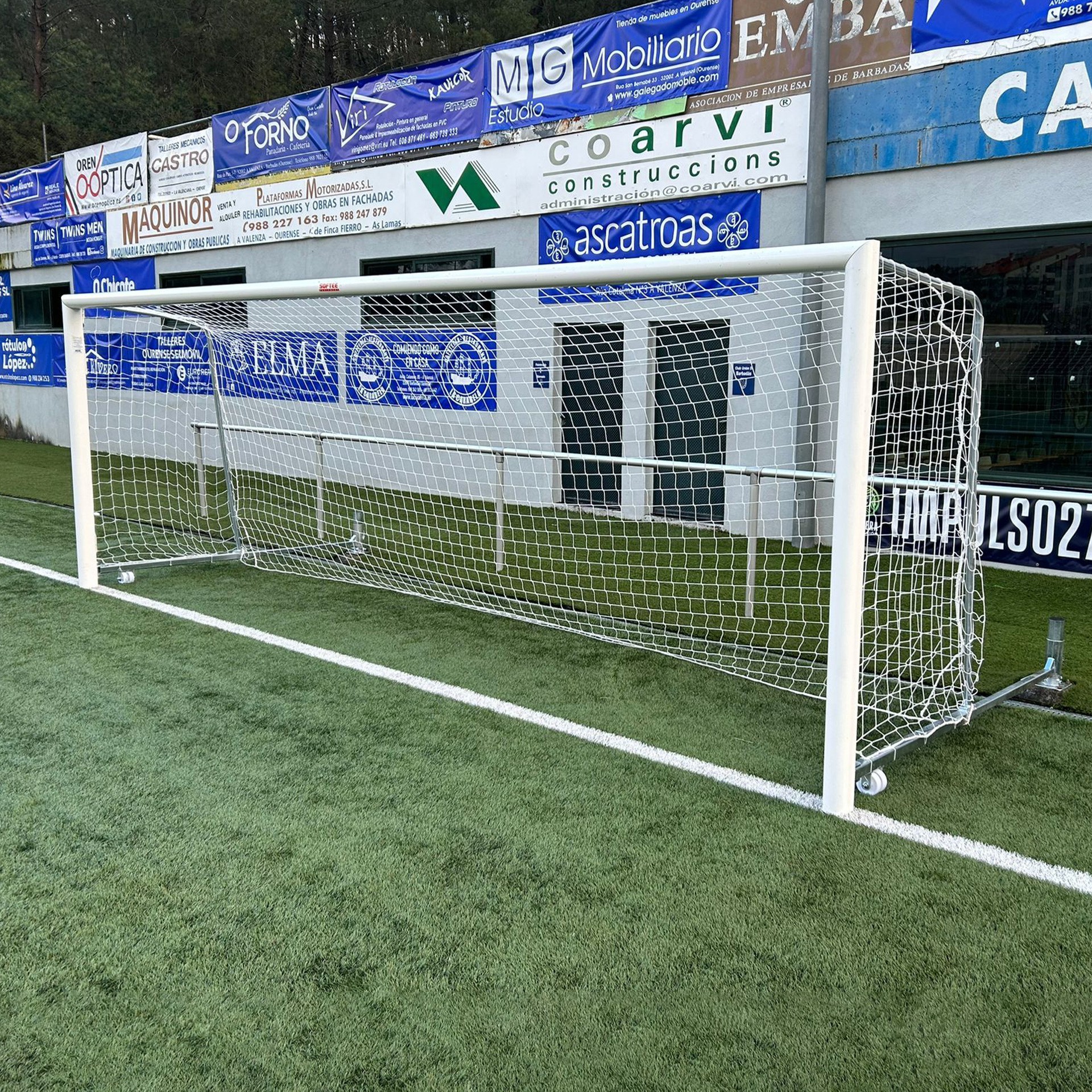 JUEGO PORTERÍAS ALUMINIO FÚTBOL 7 90 MM ABATIBLES CON ARQUILLOS CINCADOS